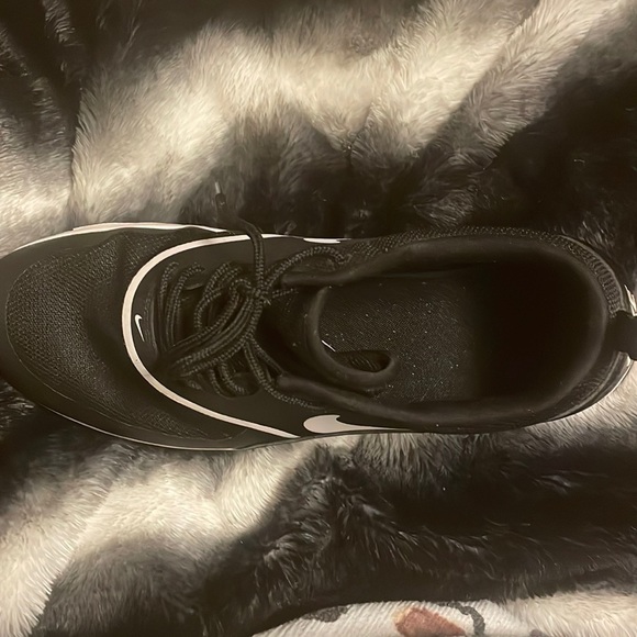 BLACK NIKE SNEAKERS ONLY WORN 3 TIMES - Picture 8 of 8